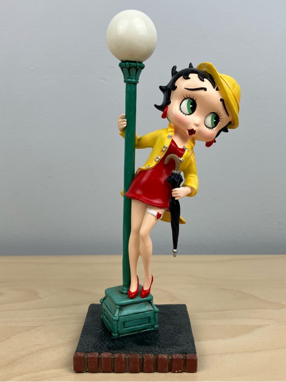 Betty Boop "Singing in the Rain" Danbury Mint 8” Vintage Figurine